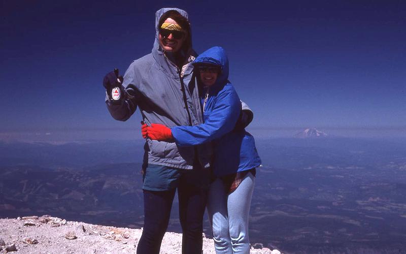 1985-032 Mt Hood Aug-1985 Me on Summit w Beer.jpg